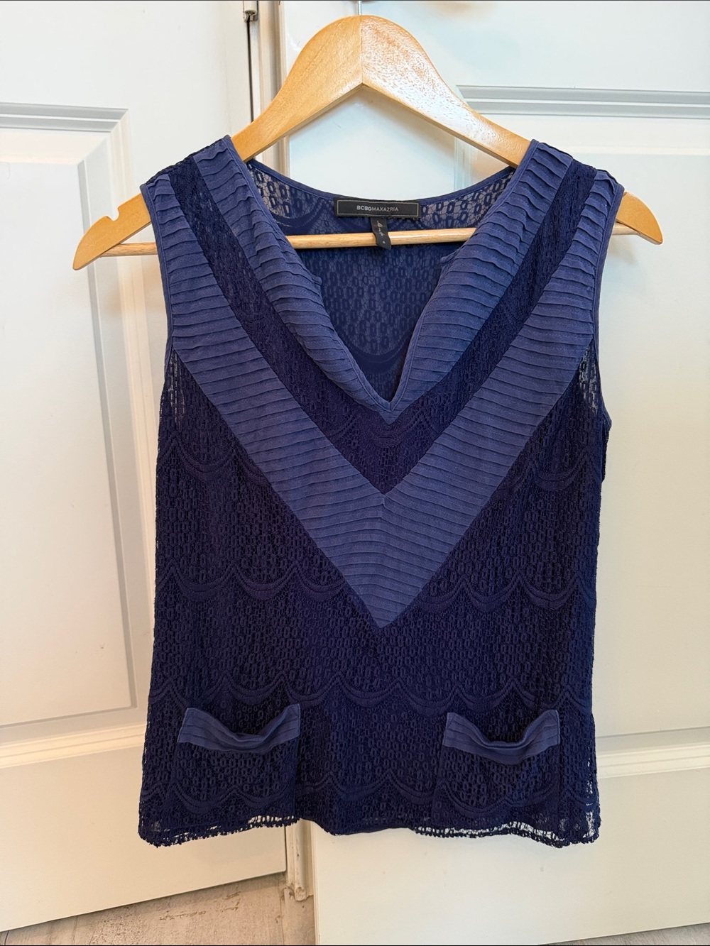 BCBGMaxAzria Deep Purple Lace V‑Neck Sleeveless Tank